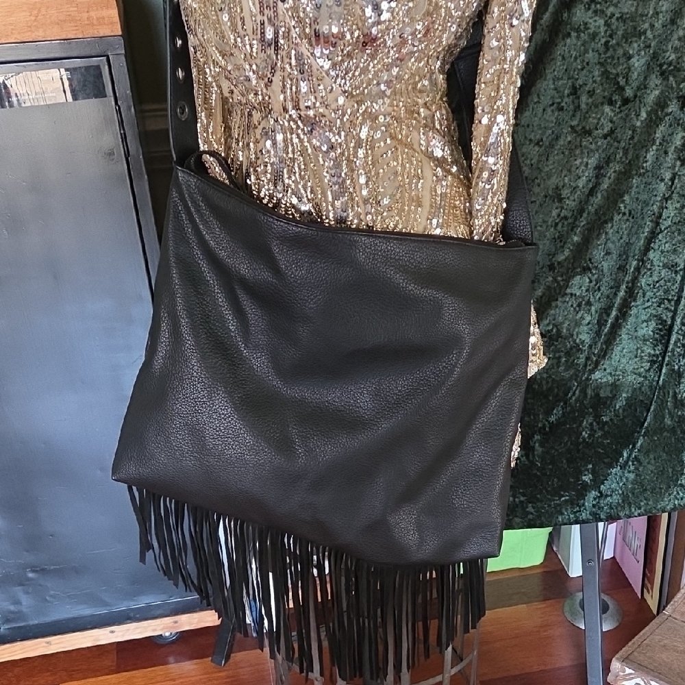 NWOT Steve Madden Black Fringe Shoulder Bag Adjustable - Picture 9 of 10